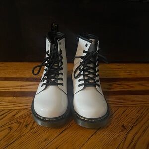 Doc Marten’s Kids Size 2 In White Patent Leather